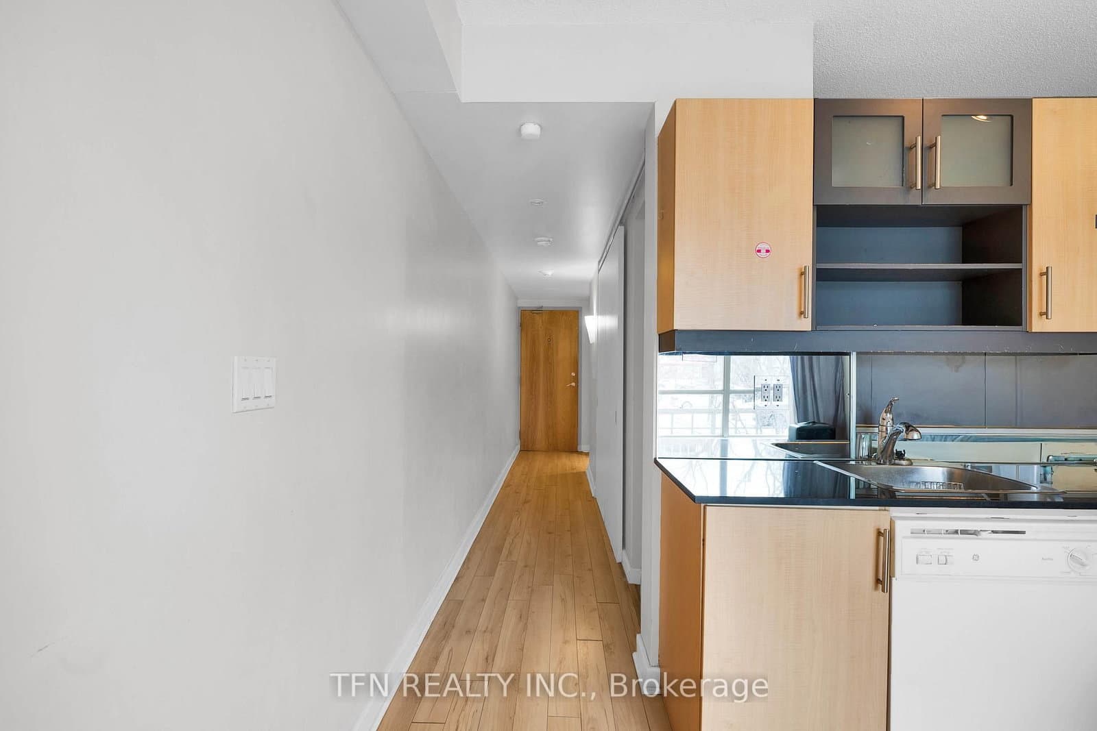 350 Wellington Street W, Unit M22 thumbnail 8