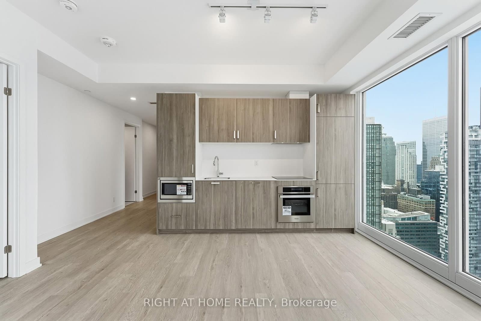 88 Queen Street E, Unit 4711 thumbnail 14