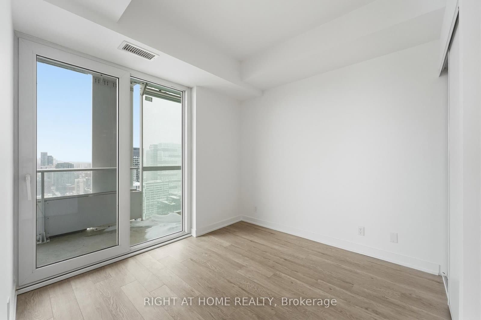 88 Queen Street E, Unit 4711 thumbnail 15