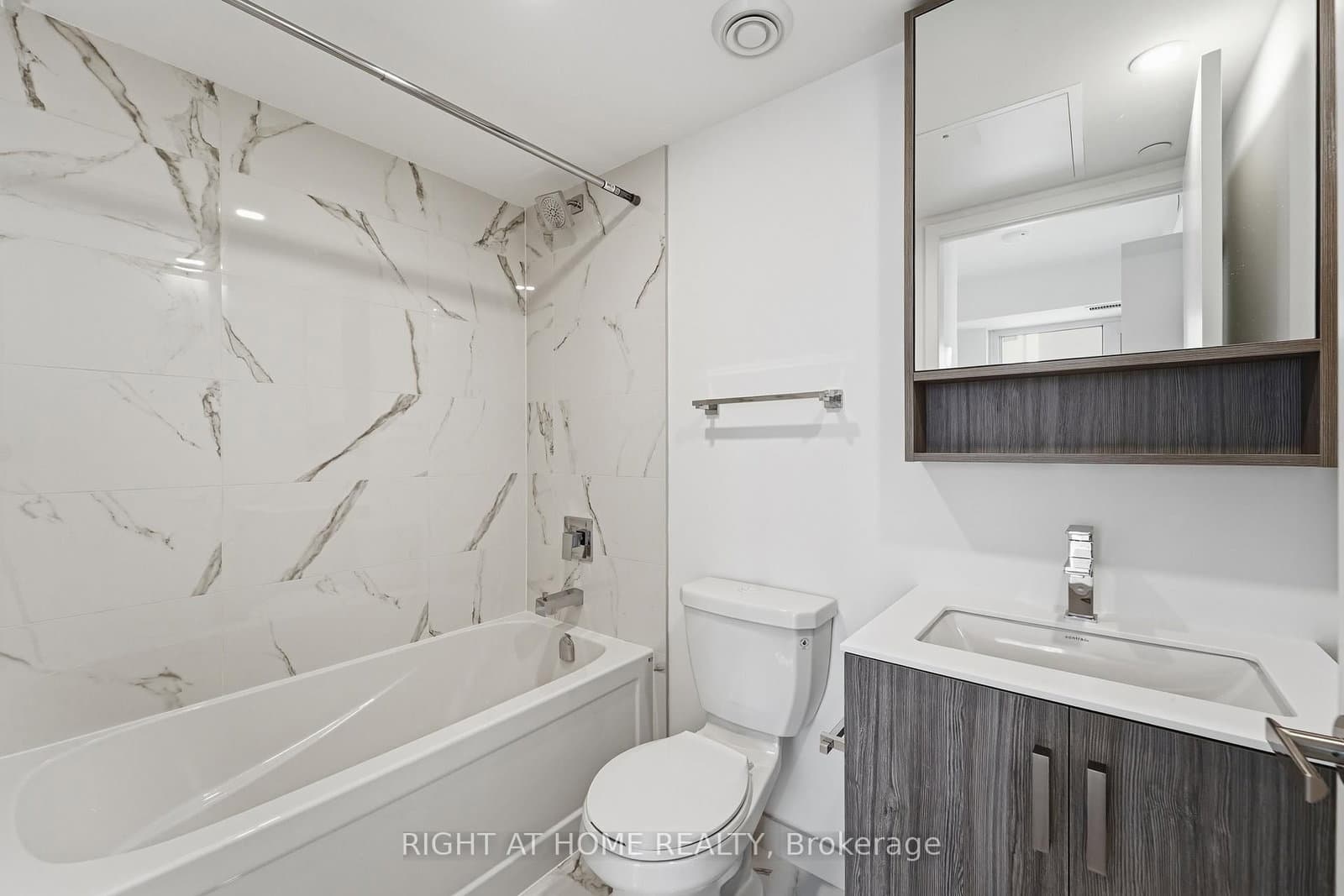 88 Queen Street E, Unit 4711 thumbnail 17
