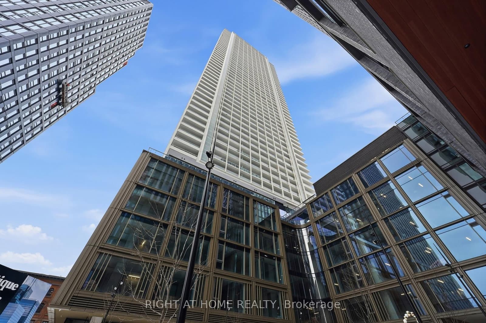 88 Queen Street E, Unit 4711 thumbnail 2