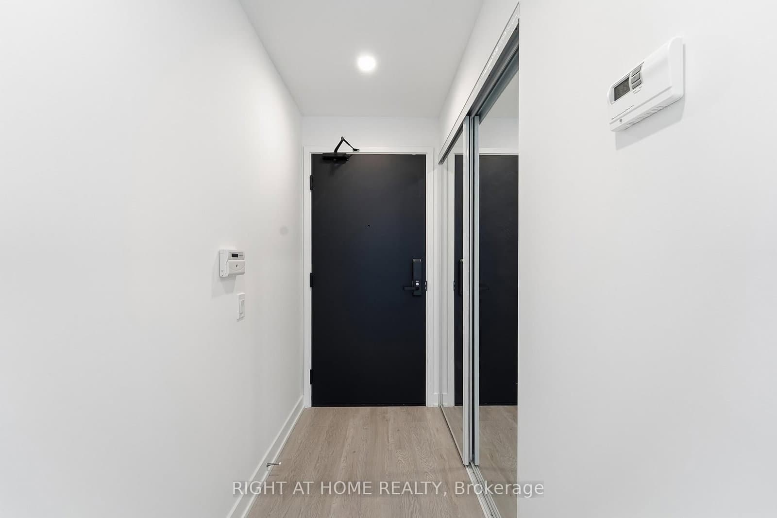 88 Queen Street E, Unit 4711 thumbnail 4