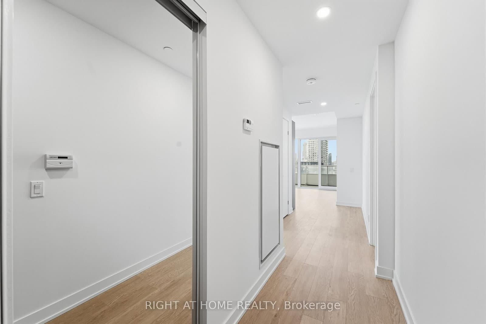 88 Queen Street E, Unit 4711 thumbnail 5