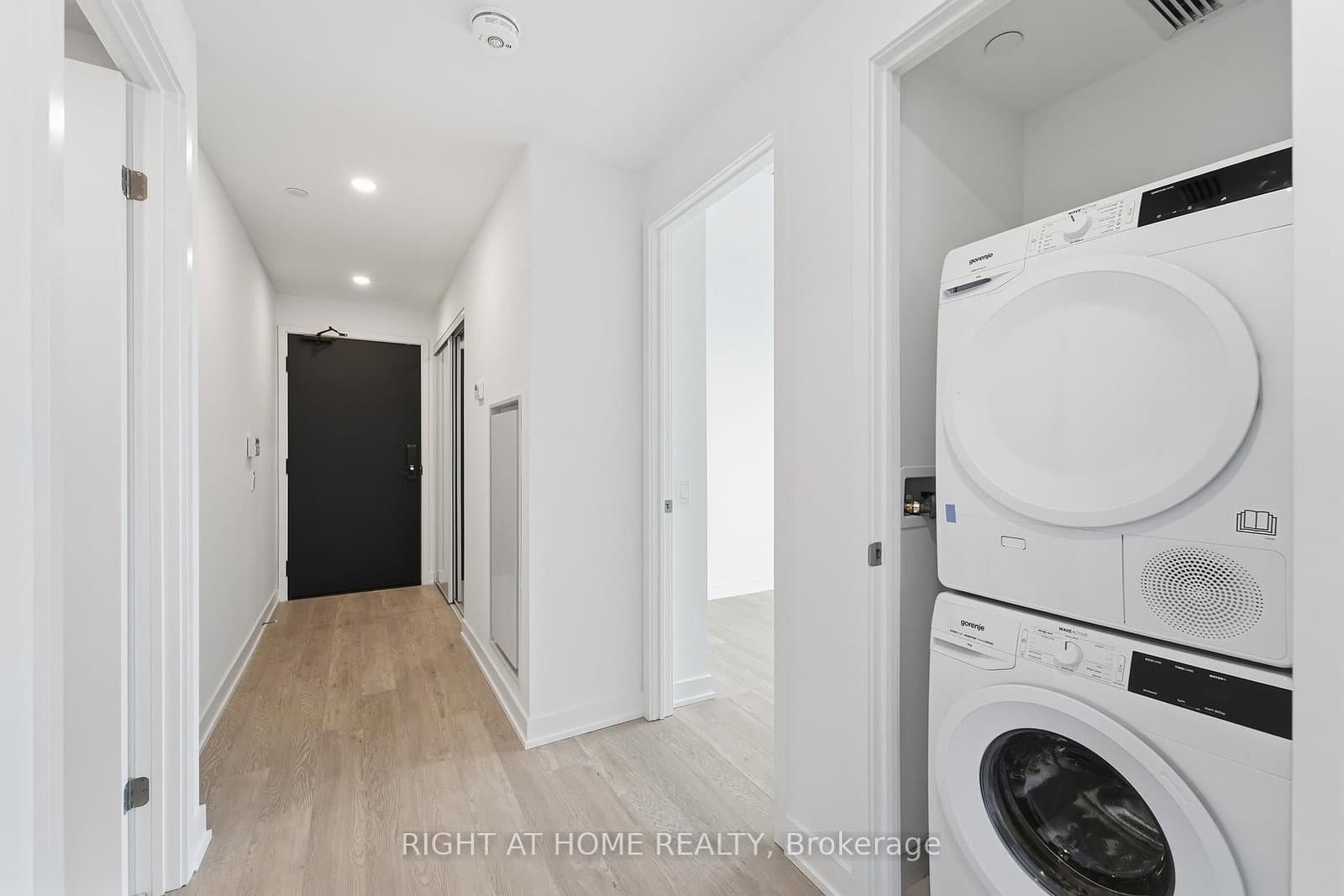 88 Queen Street E, Unit 4711 thumbnail 7