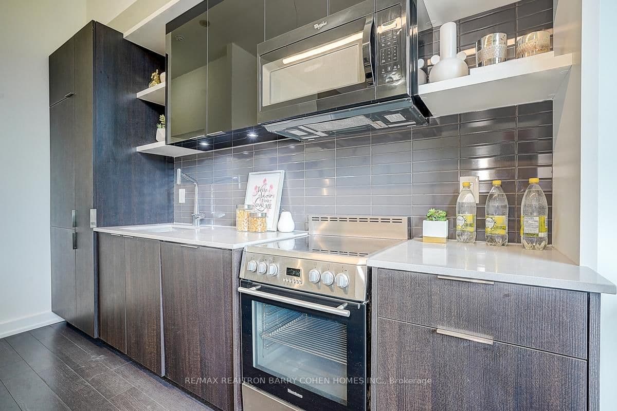 6 Parkwood Avenue, Unit TH107 thumbnail 8