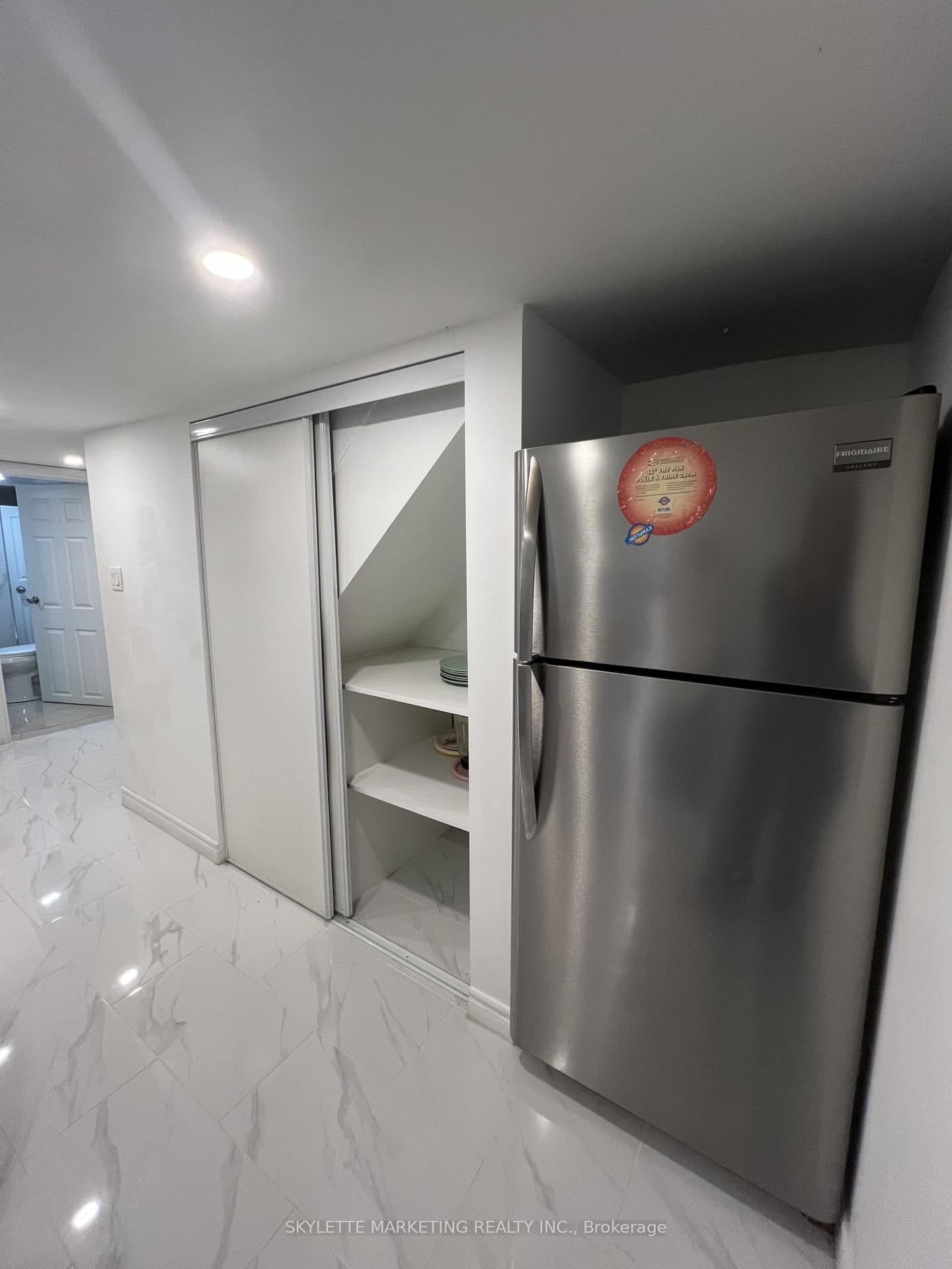 548 Dufferin Street, Unit Bsmt thumbnail 4