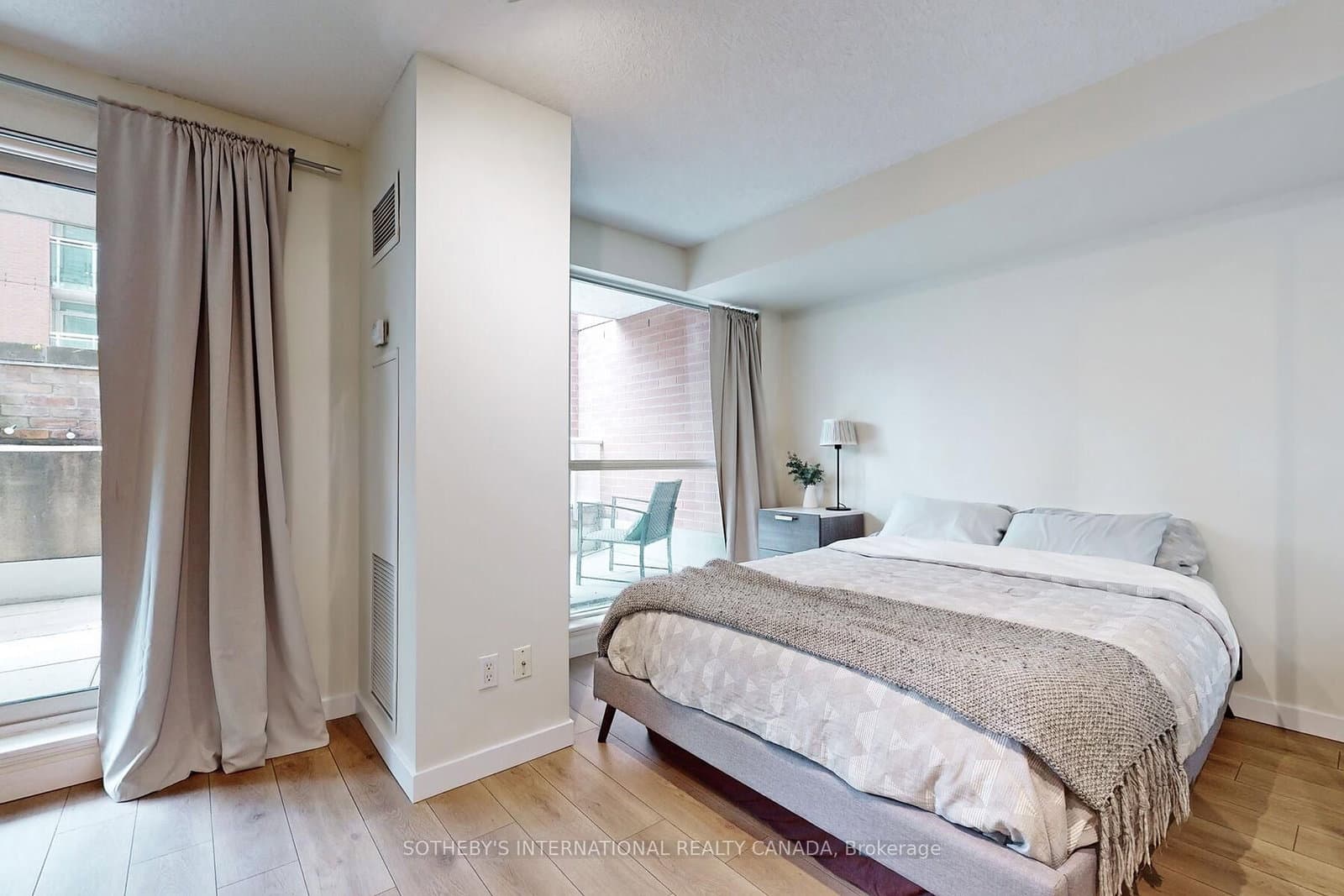 230 King Street E, Unit 410 thumbnail 12