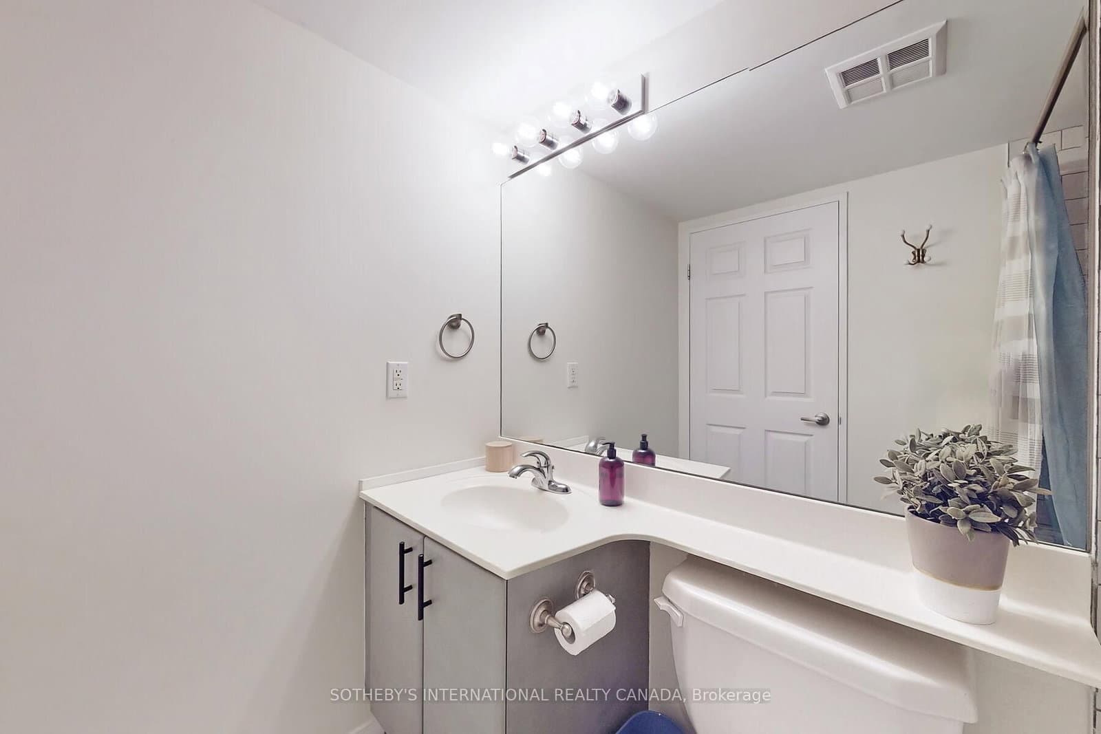 230 King Street E, Unit 410 thumbnail 15