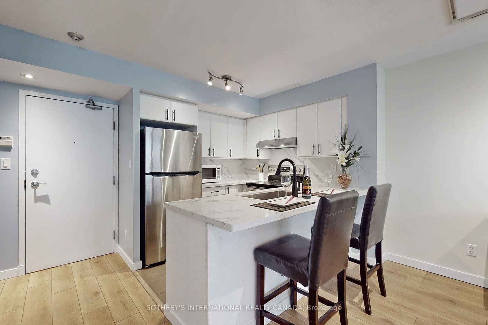 230 King Street E, Unit 410 thumbnail 4