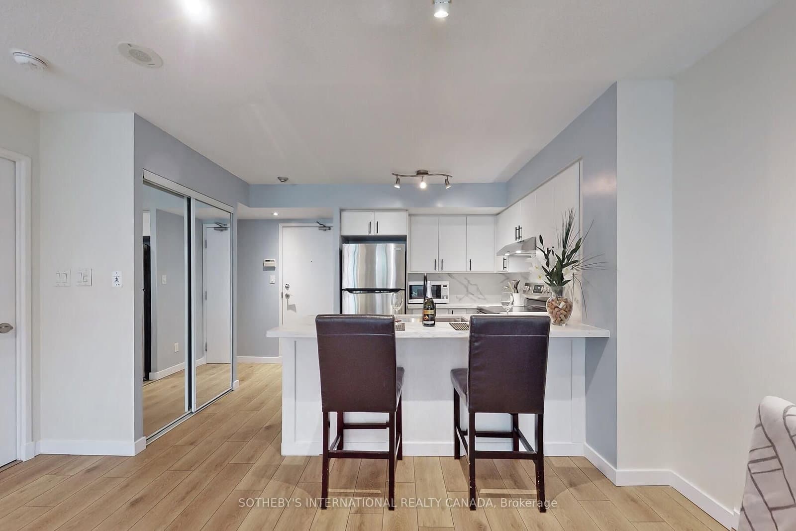 230 King Street E, Unit 410 thumbnail 5