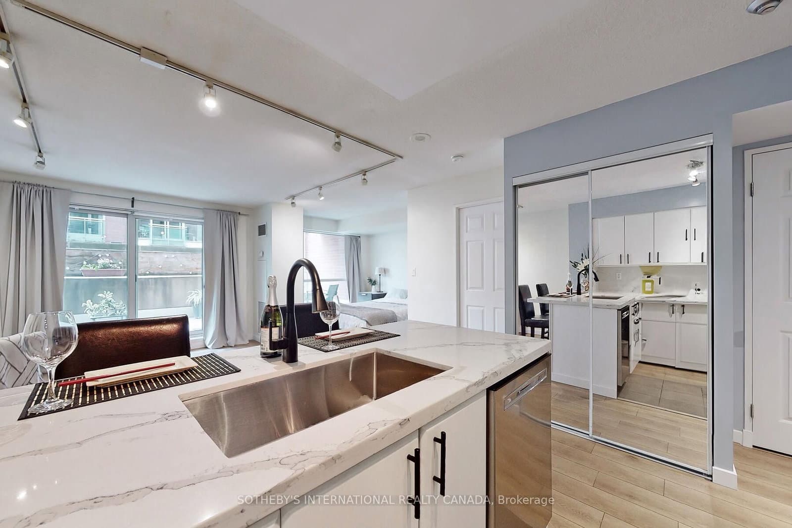 230 King Street E, Unit 410 thumbnail 9