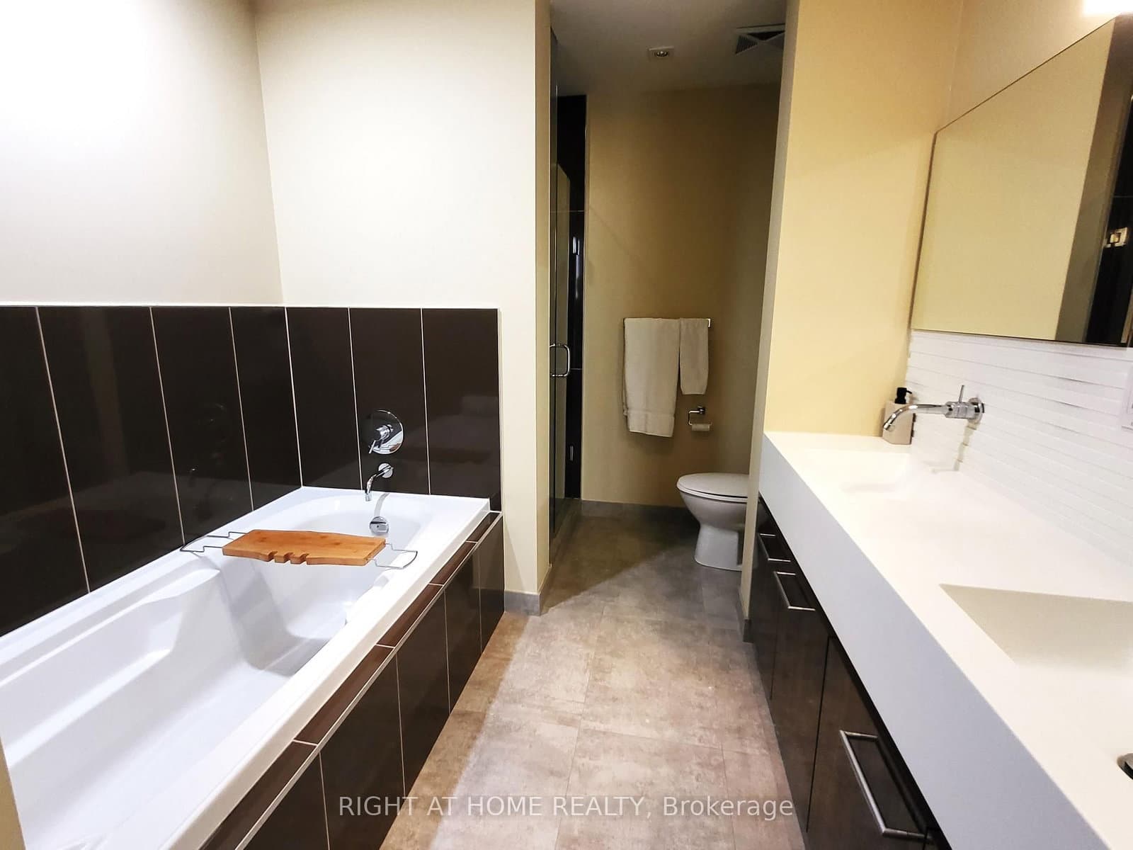 55 Stewart Street, Unit PH1027 thumbnail 12