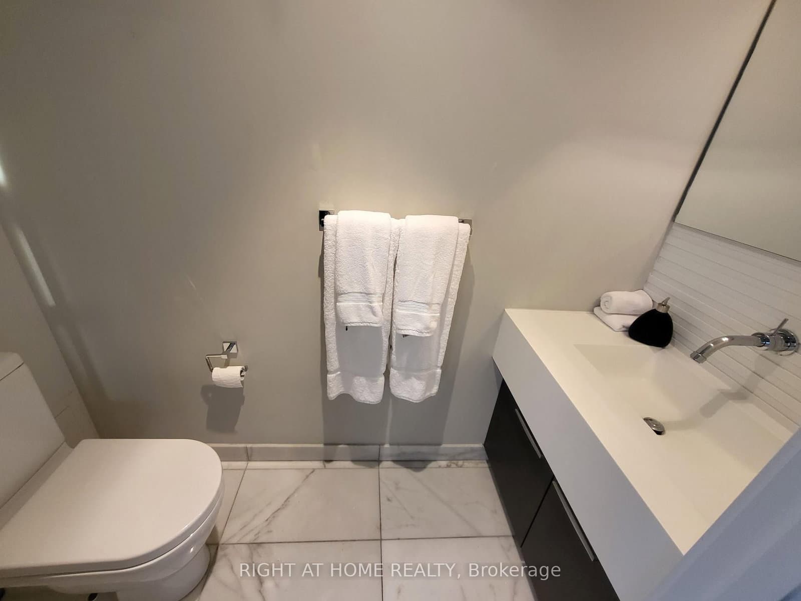 55 Stewart Street, Unit PH1027 thumbnail 14