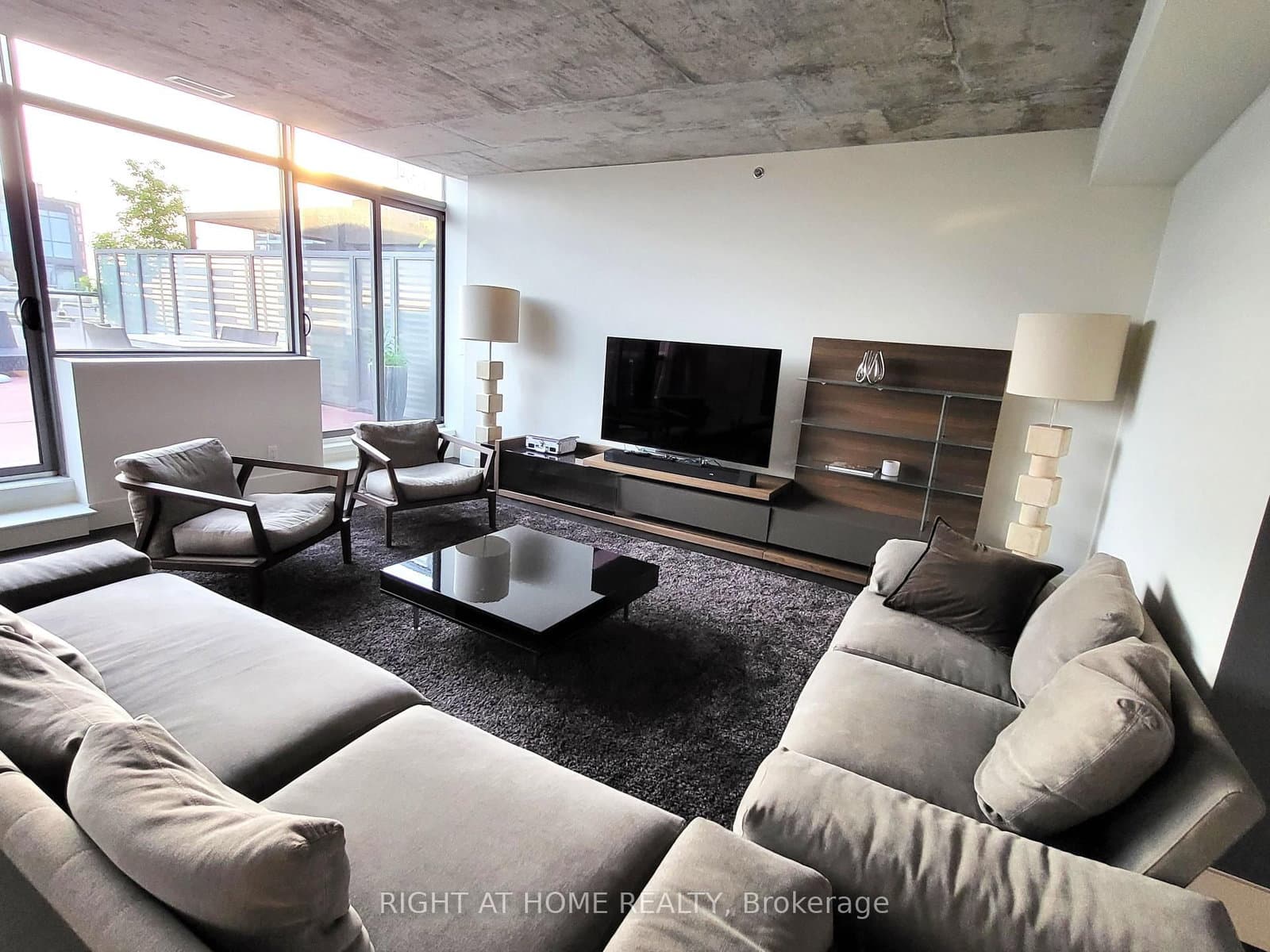 55 Stewart Street, Unit PH1027 thumbnail 4