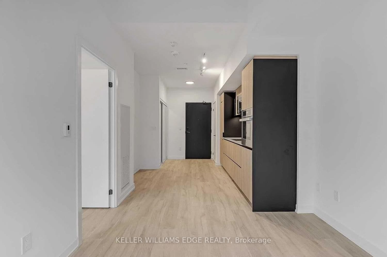 2 Augusta Avenue, Unit 202 thumbnail 4