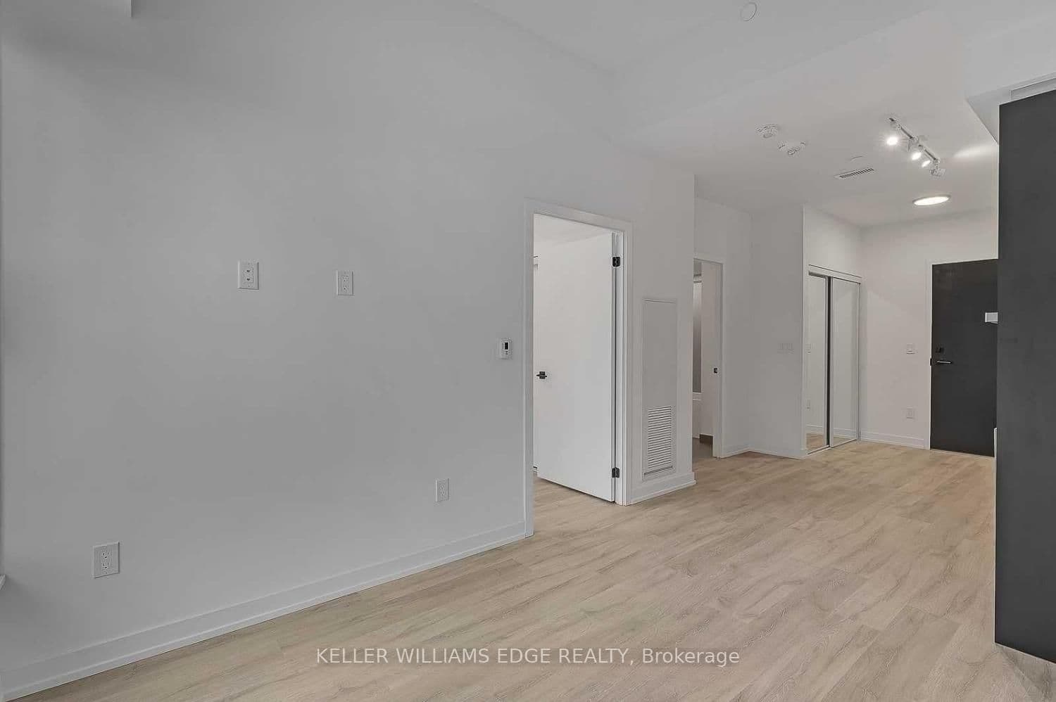 2 Augusta Avenue, Unit 202 thumbnail 7