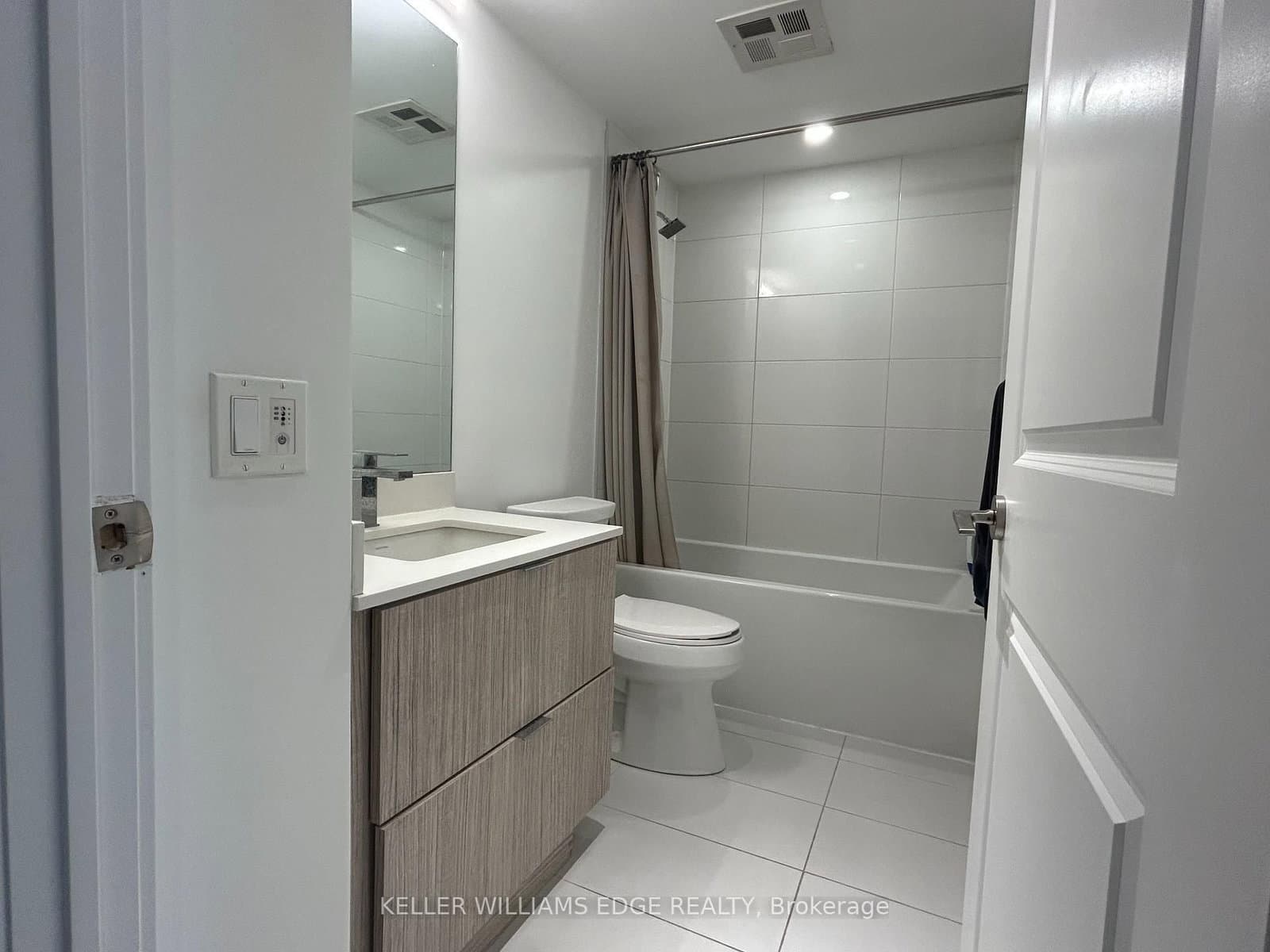 395 Bloor Street E, Unit 2407 thumbnail 5