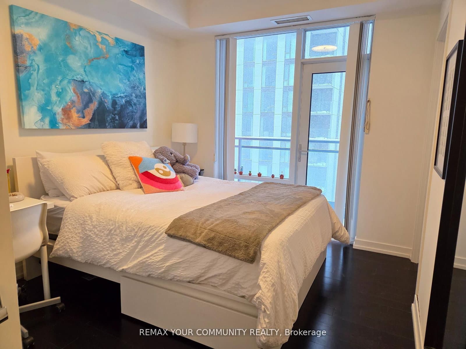 21 Widmer Street, Unit 2302 thumbnail 12