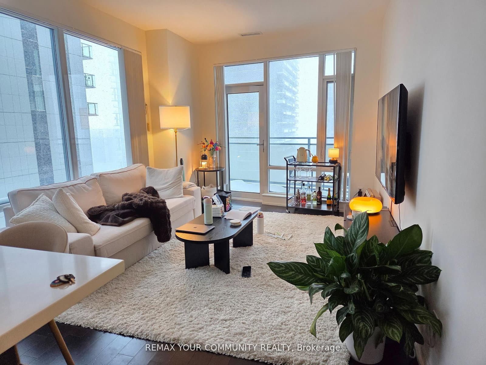 21 Widmer Street, Unit 2302 thumbnail 4
