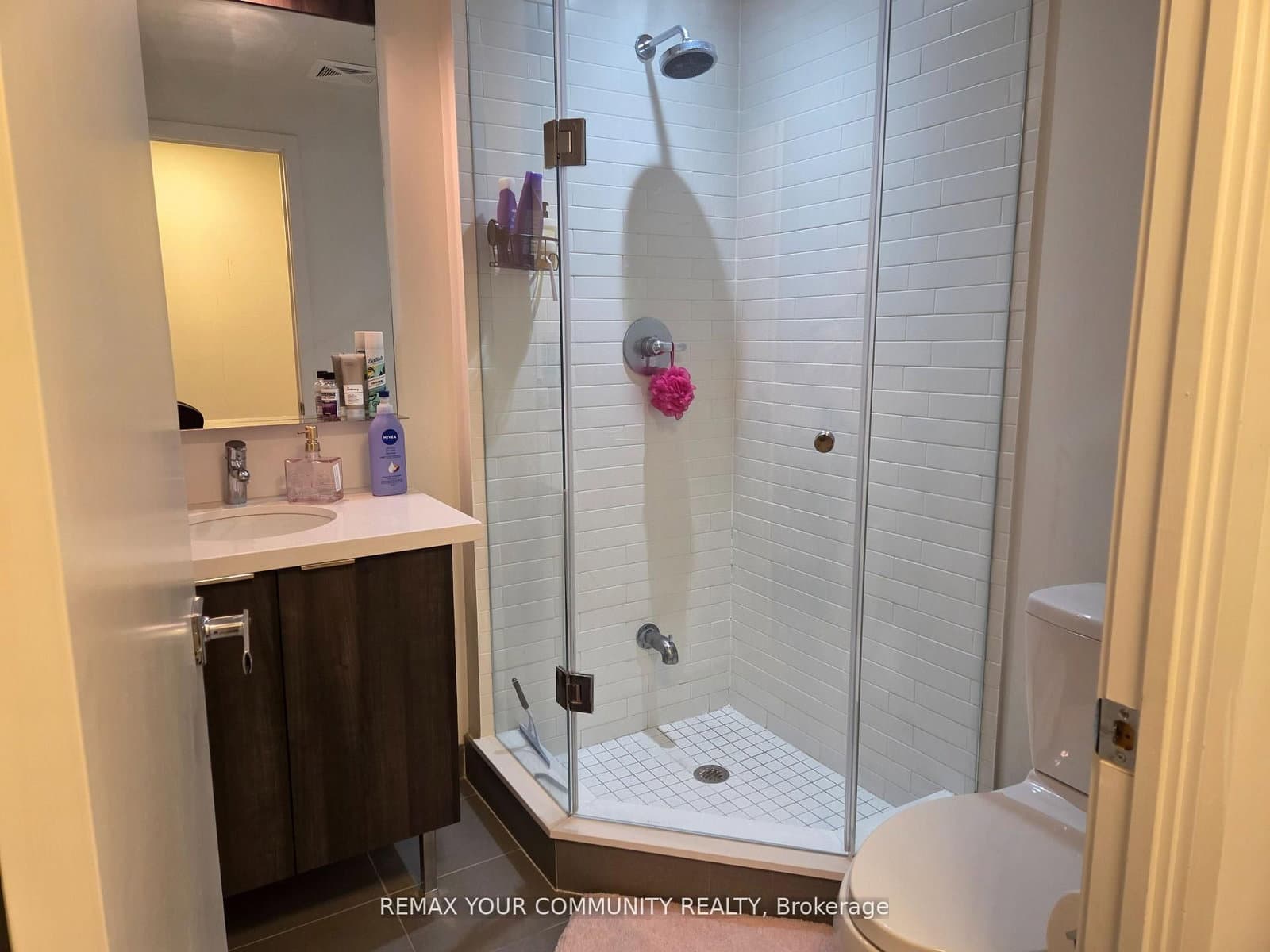 21 Widmer Street, Unit 2302 thumbnail 7