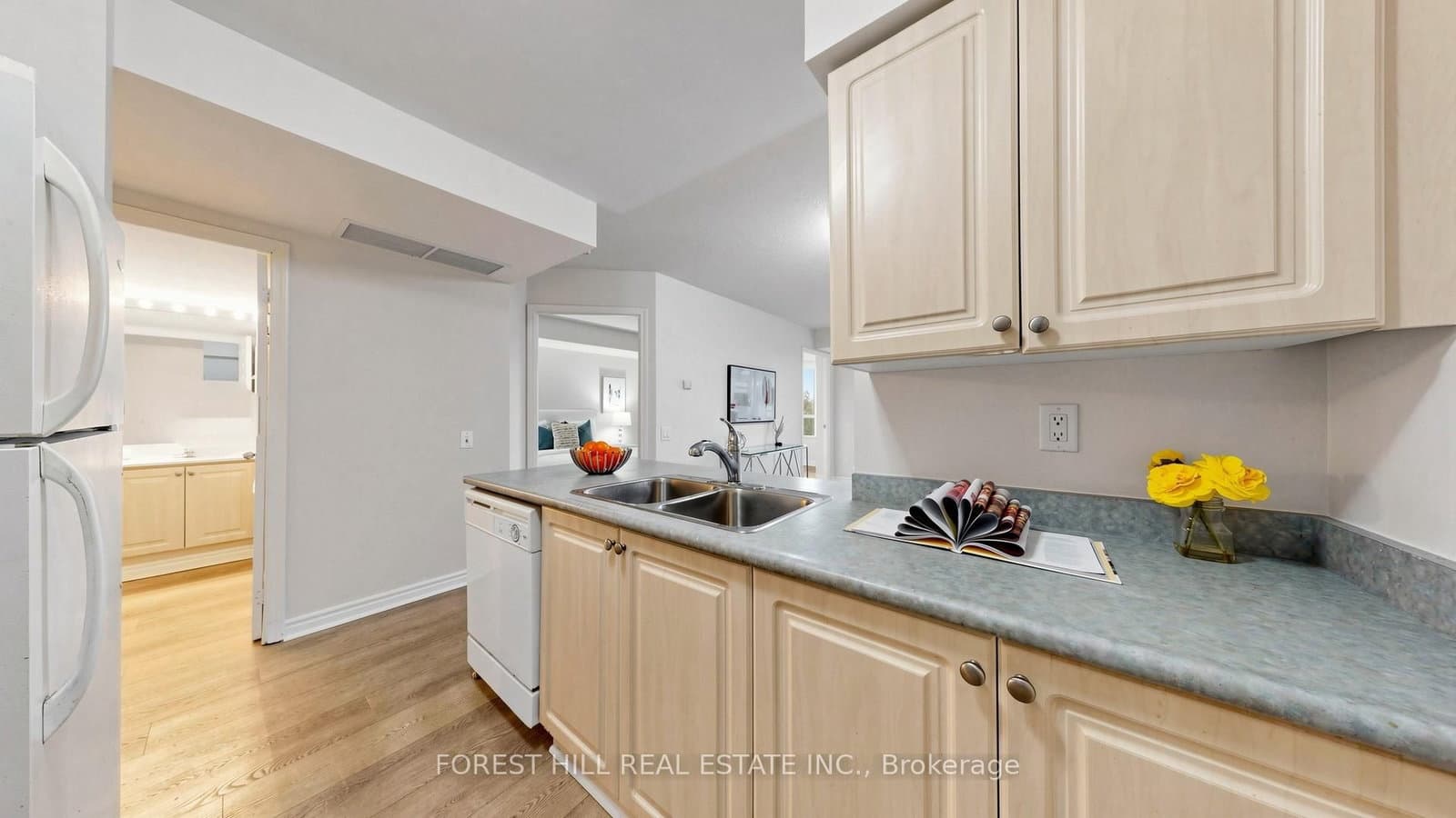 153 Beecroft Road, Unit 703 thumbnail 4