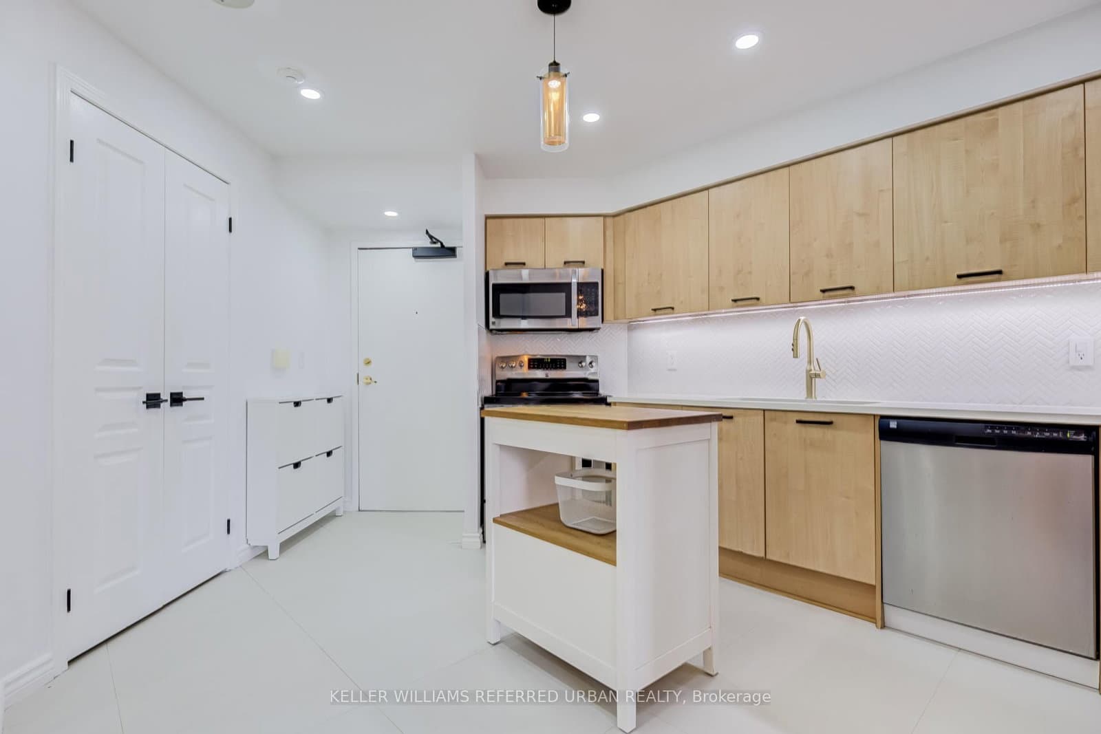 55 Harrison Garden Boulevard, Unit 510 thumbnail 11