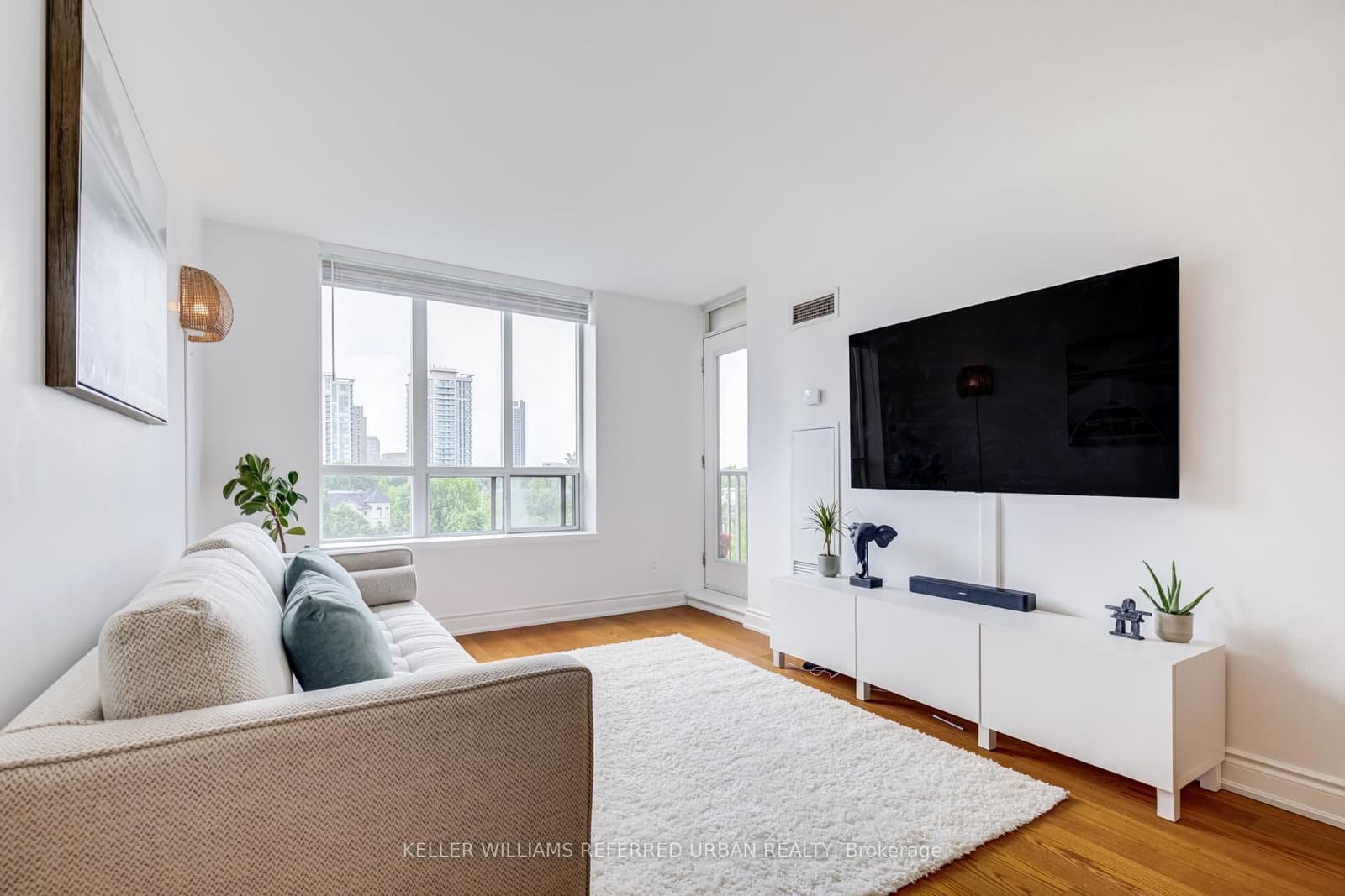 55 Harrison Garden Boulevard, Unit 510 thumbnail 19