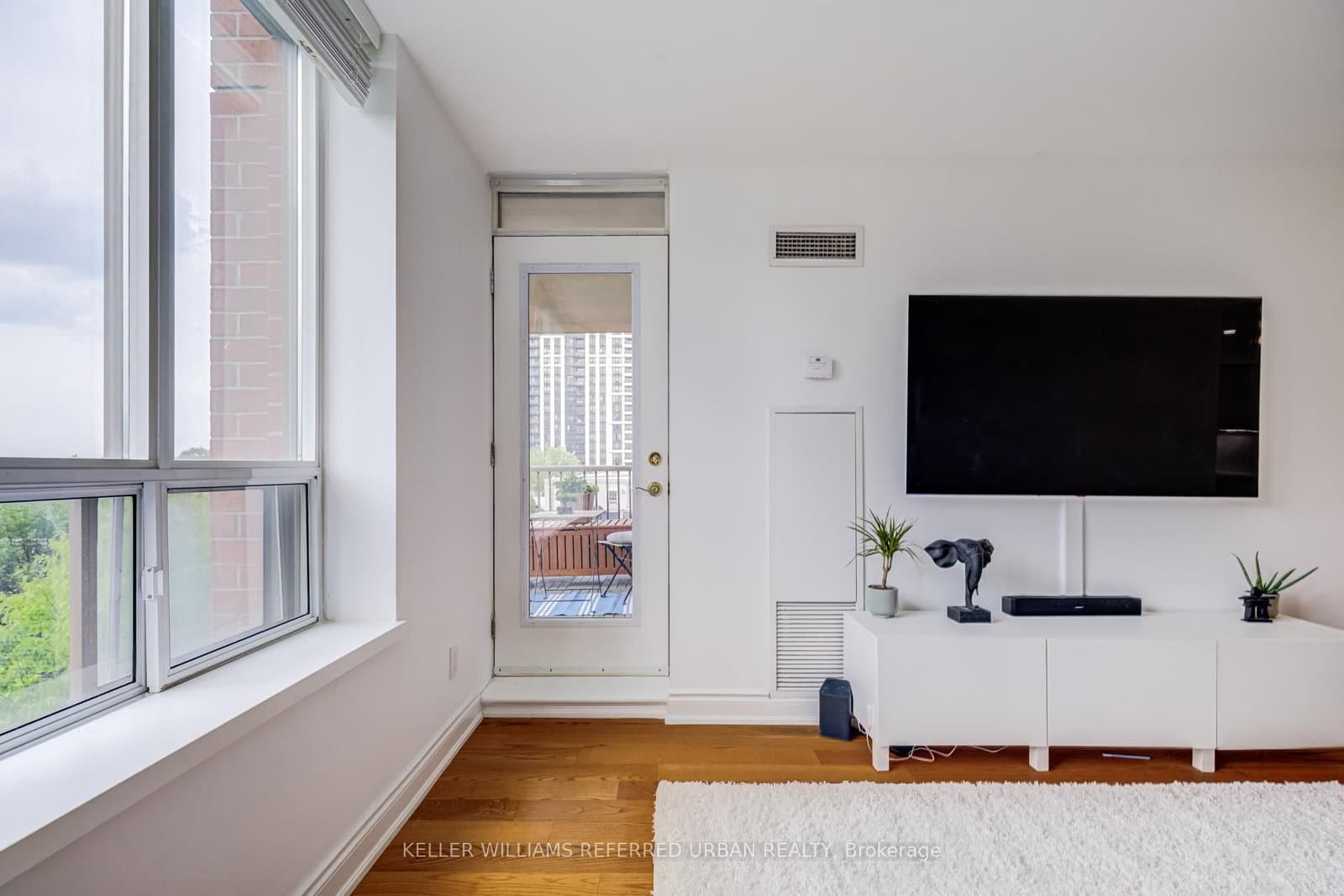 55 Harrison Garden Boulevard, Unit 510 thumbnail 21