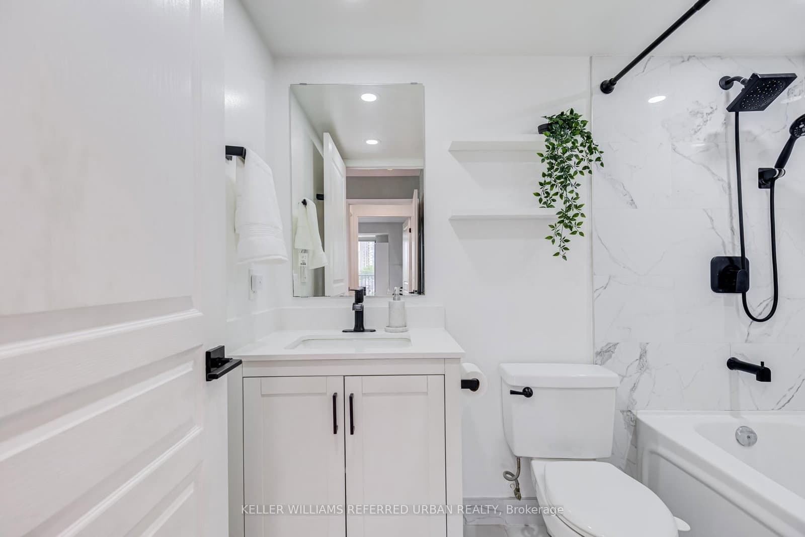 55 Harrison Garden Boulevard, Unit 510 thumbnail 3