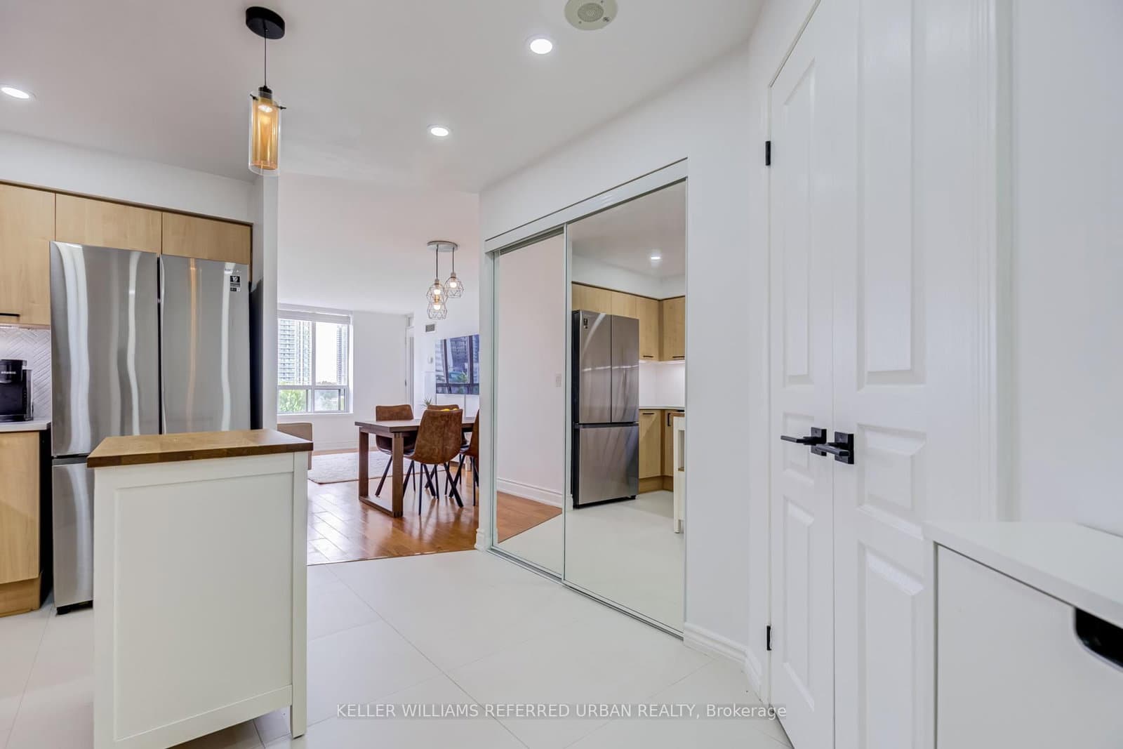 55 Harrison Garden Boulevard, Unit 510 thumbnail 6