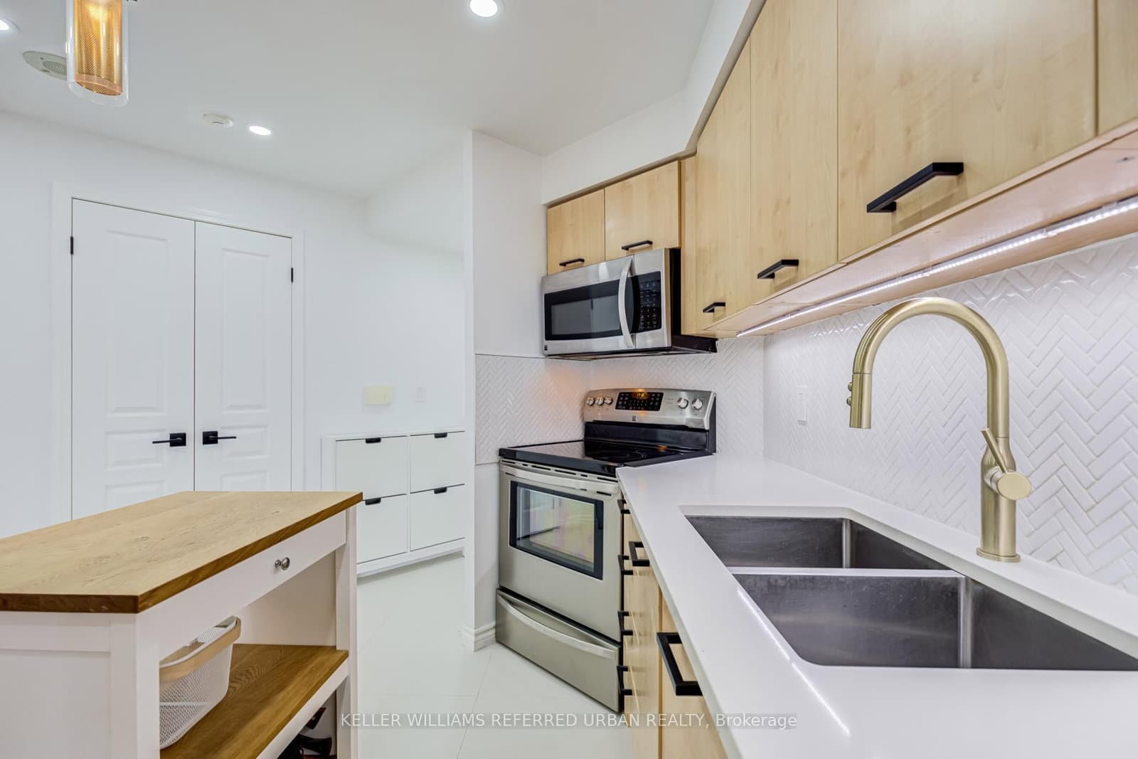 55 Harrison Garden Boulevard, Unit 510 thumbnail 9