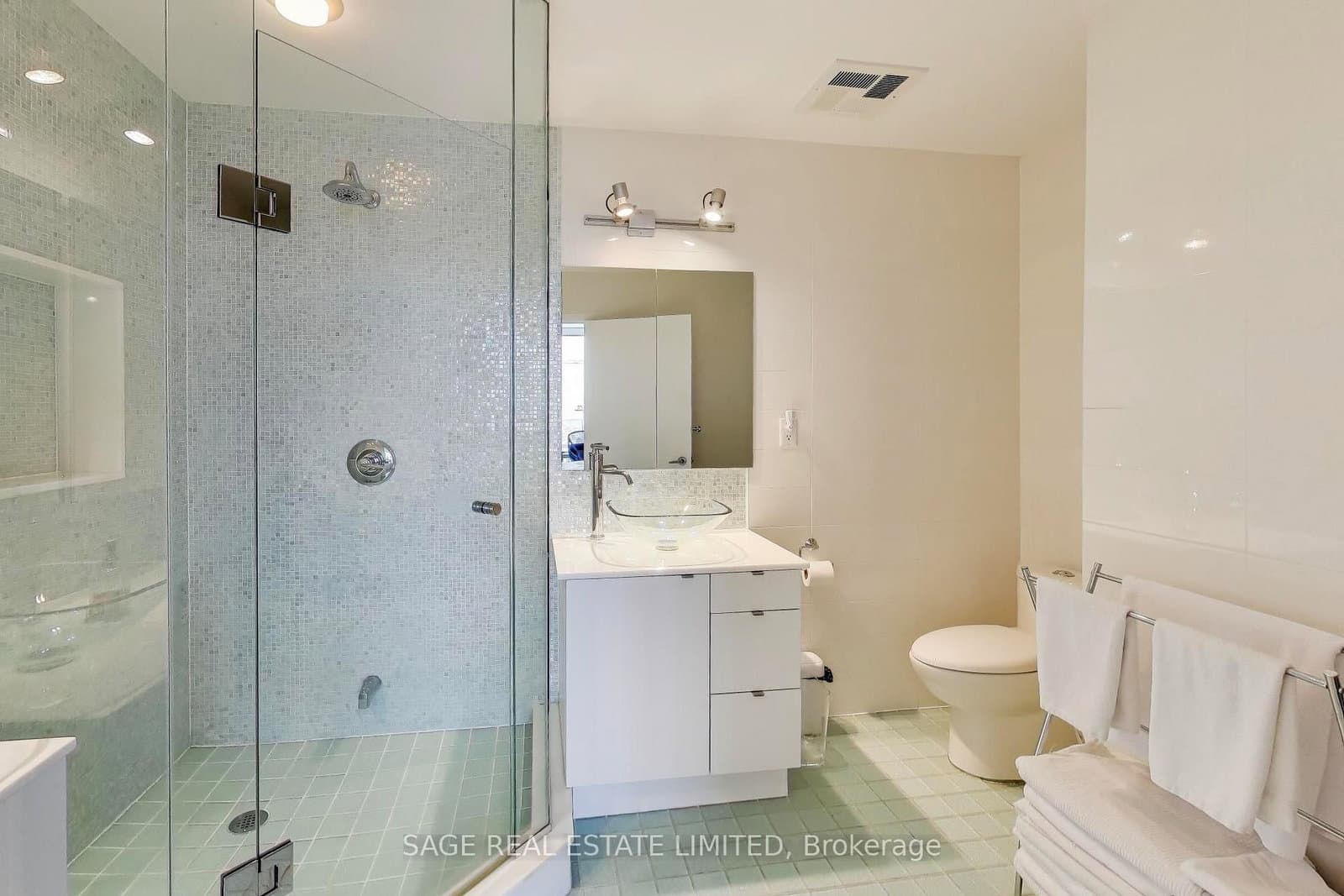 33 Lombard Street, Unit 4004 thumbnail 22