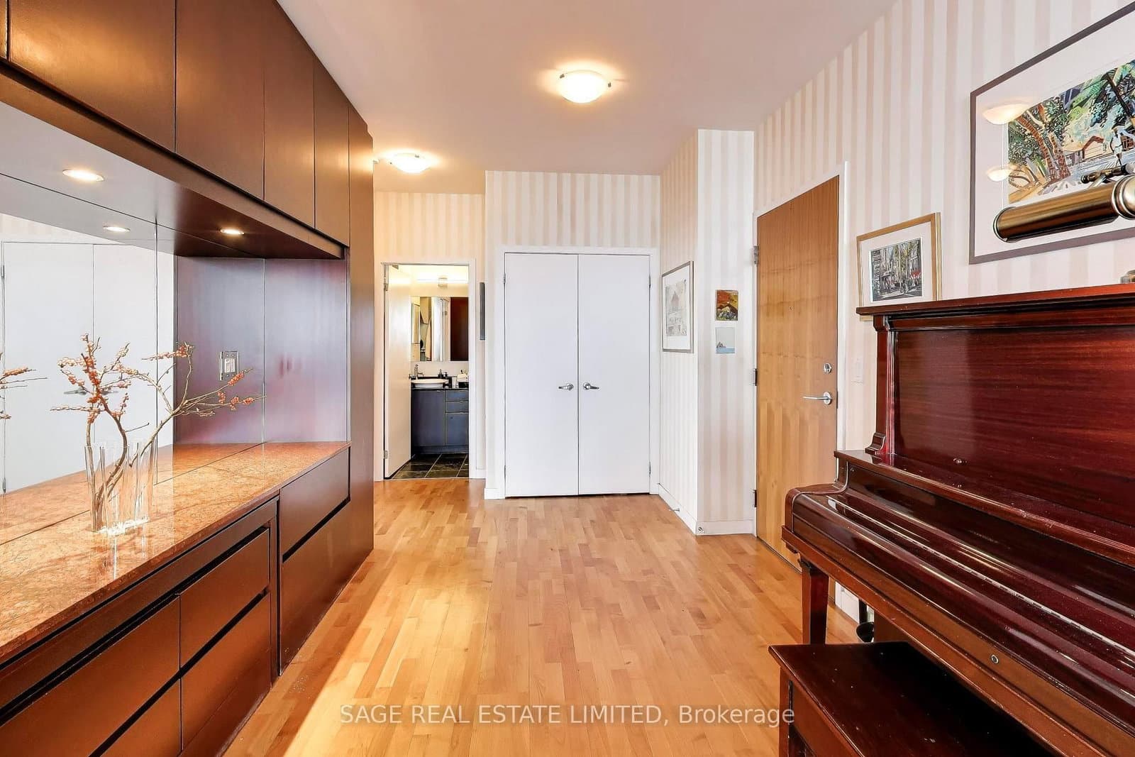 33 Lombard Street, Unit 4004 thumbnail 7