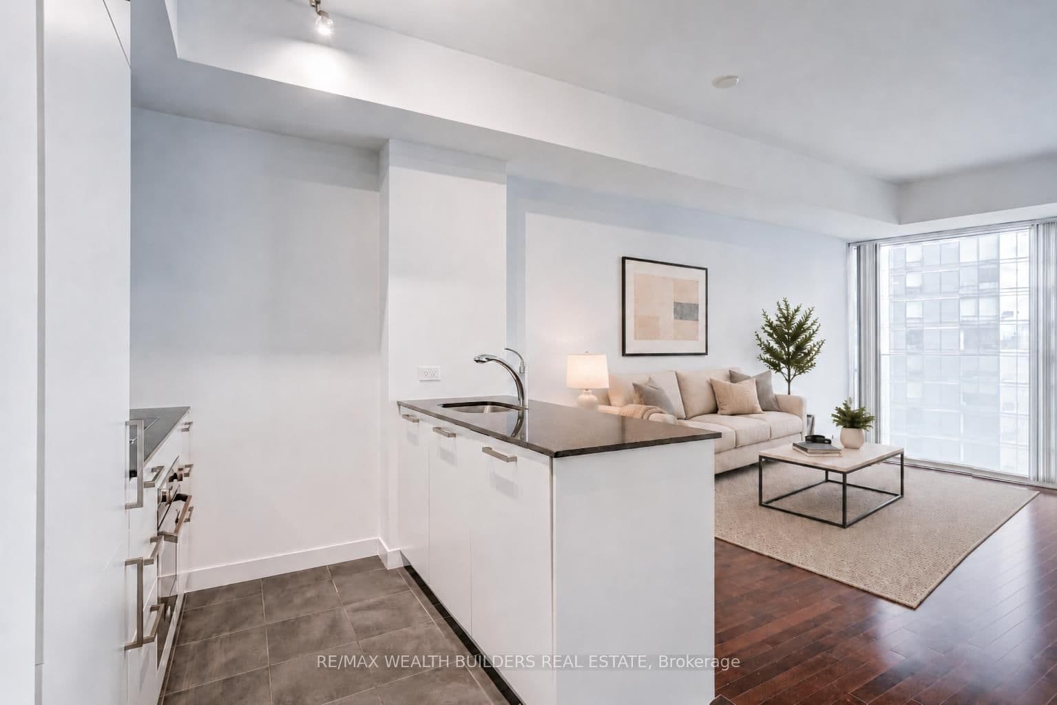 12 York Street, Unit 1403 thumbnail 3