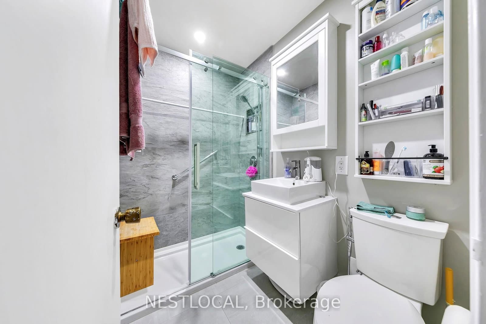 581 Avenue Road Avenue, Unit 504 thumbnail 14