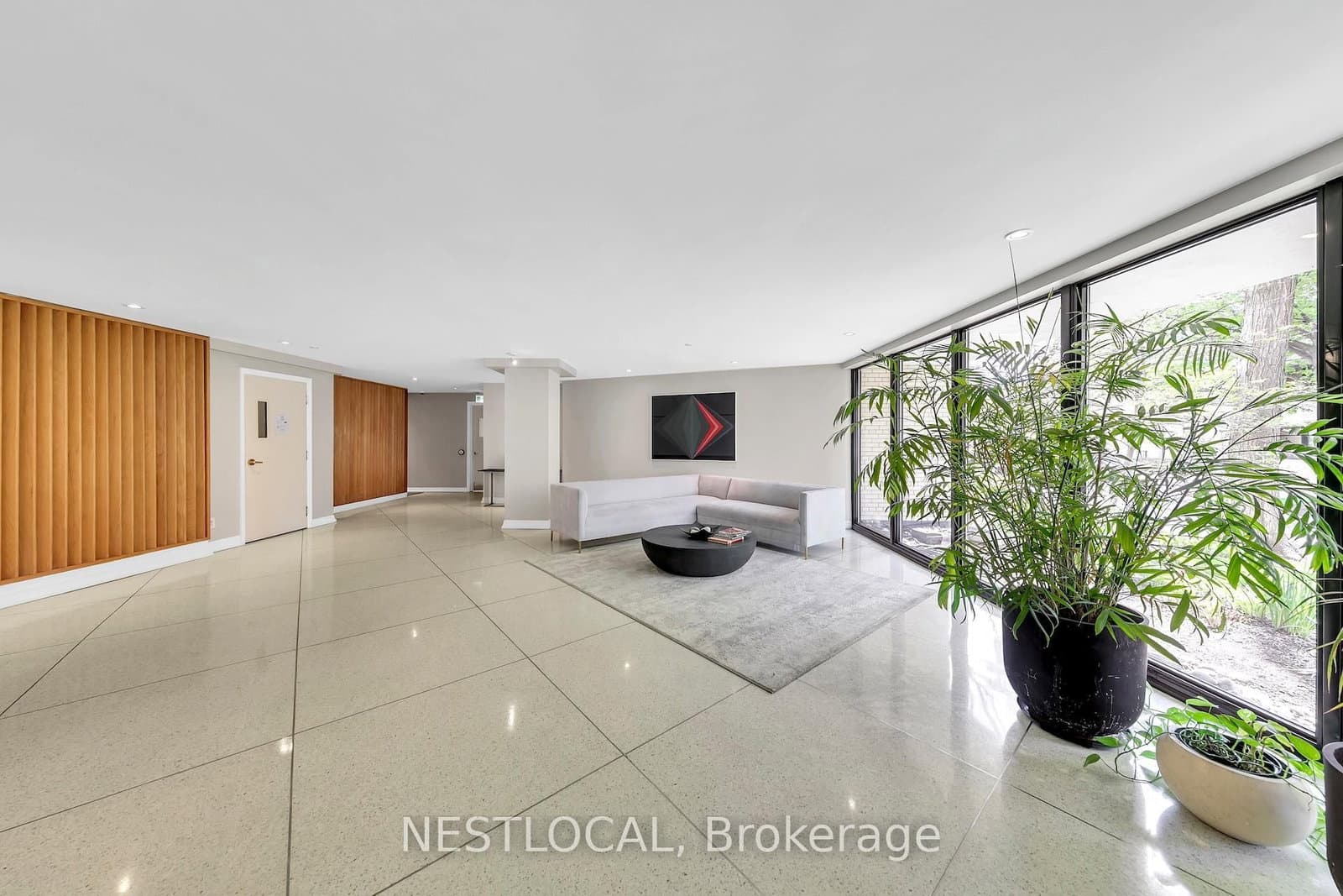 581 Avenue Road Avenue, Unit 504 thumbnail 2