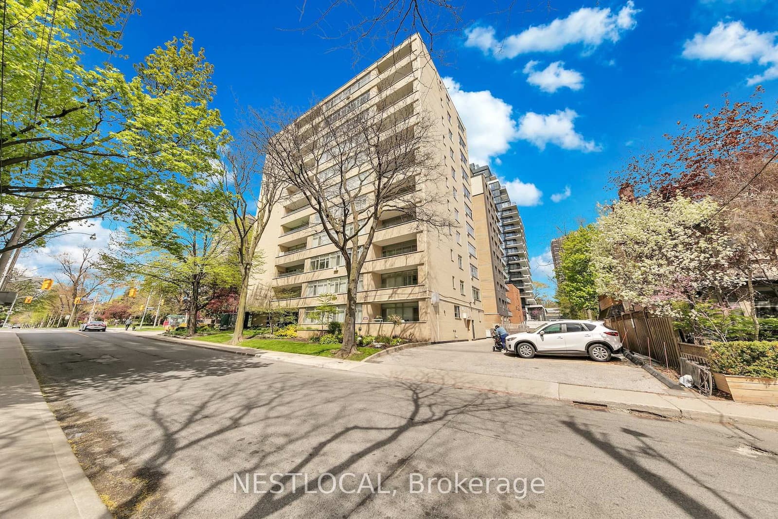 581 Avenue Road Avenue, Unit 504 thumbnail 4