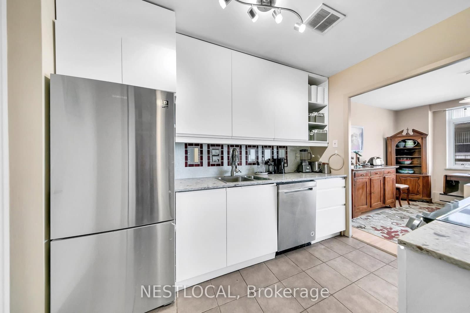 581 Avenue Road Avenue, Unit 504 thumbnail 7