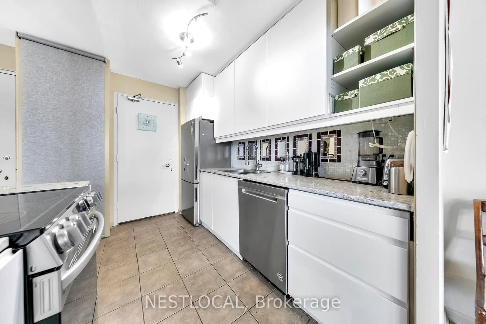 581 Avenue Road Avenue, Unit 504 thumbnail 9