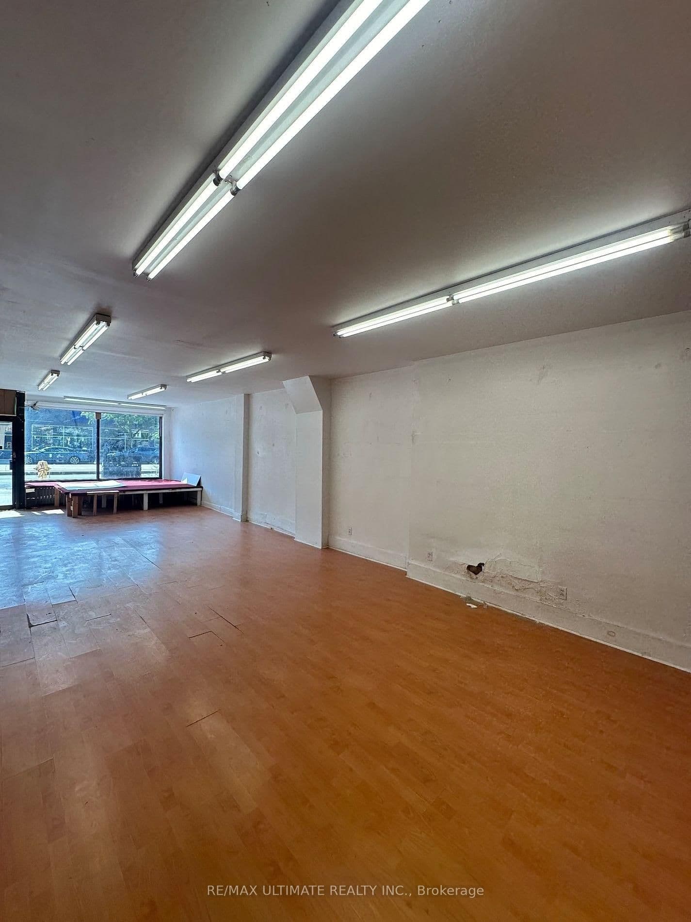 566 St Clair Avenue W thumbnail 3