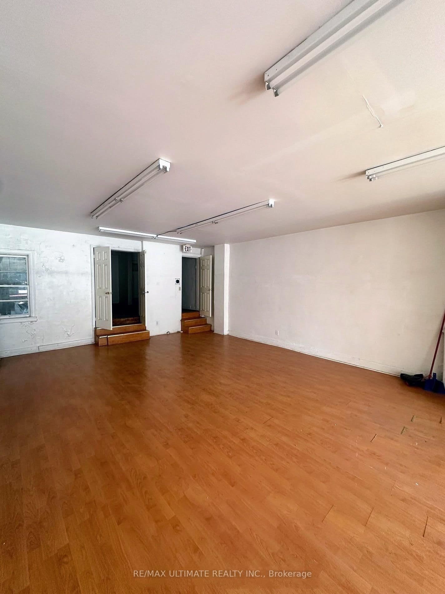 566 St Clair Avenue W thumbnail 5