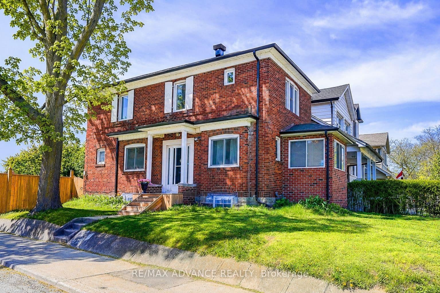 33 Castlefield Avenue - Image 1