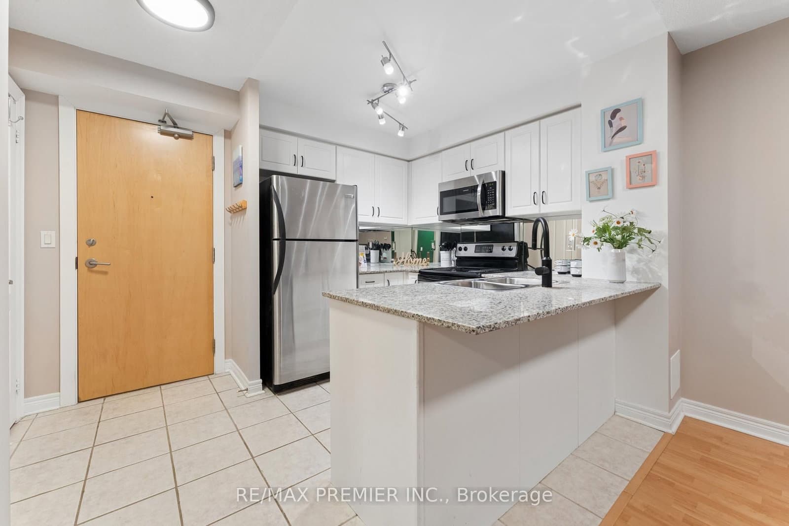 #307 - 212 Eglinton Avenue E