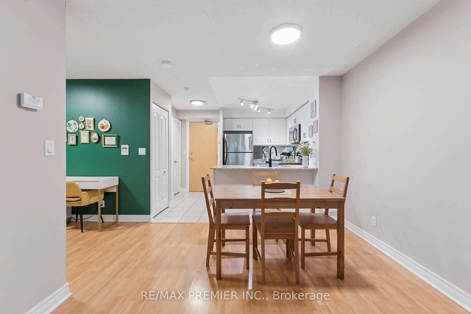 212 Eglinton Avenue E, Unit 307 thumbnail 7