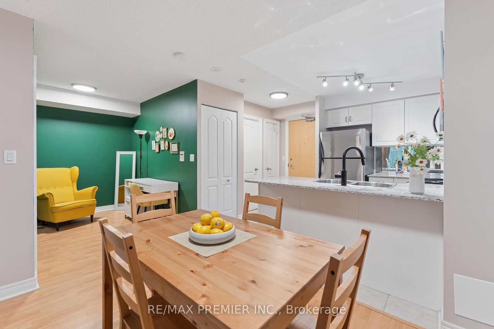 212 Eglinton Avenue E, Unit 307 thumbnail 8