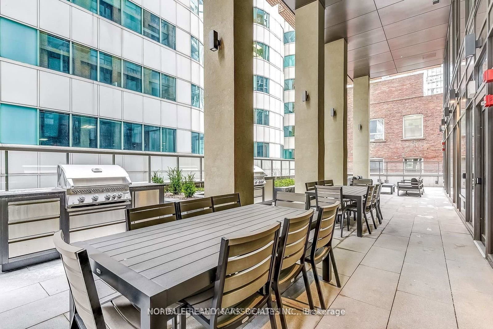28 Widmer Street, Unit SPH23 thumbnail 5