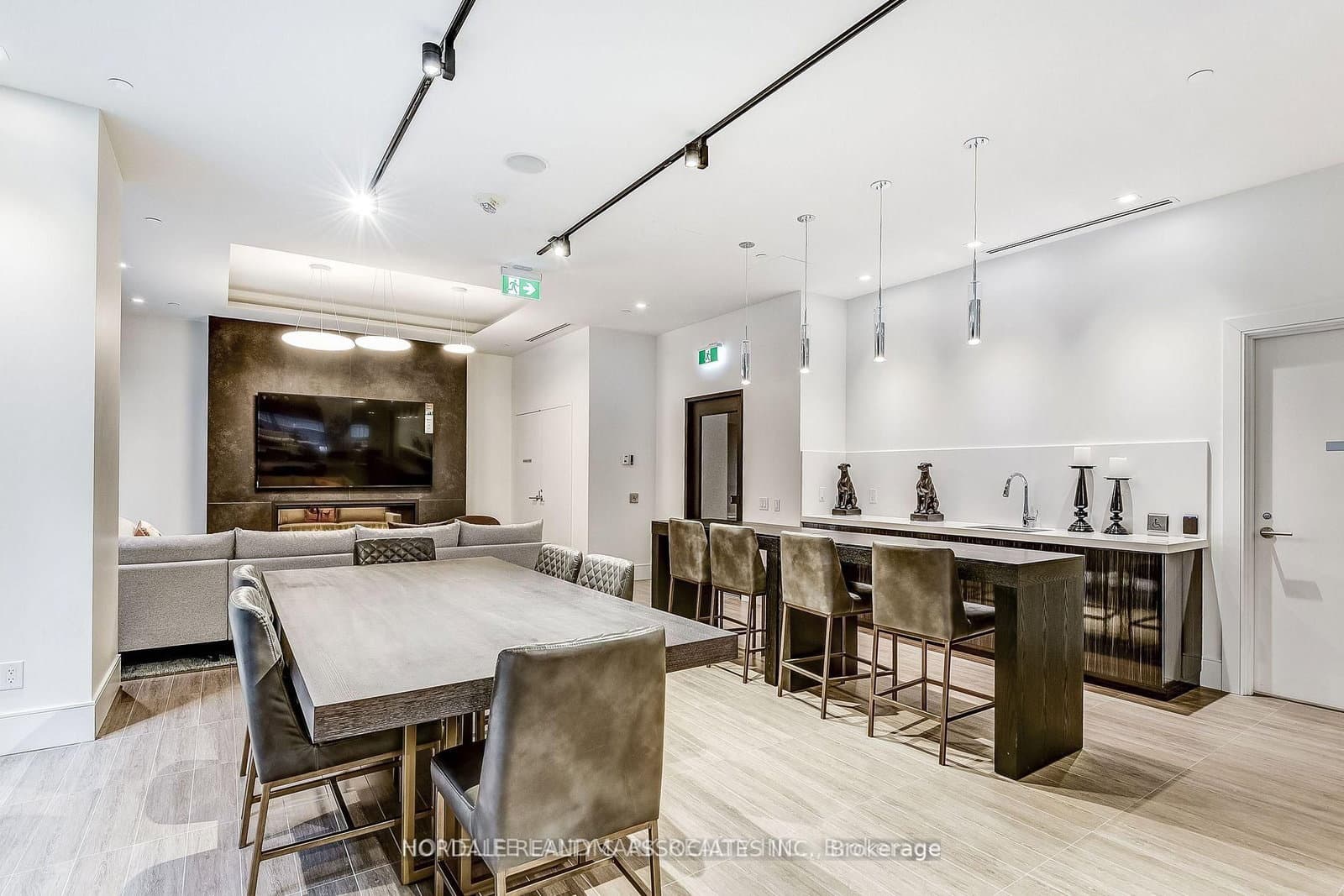 28 Widmer Street, Unit SPH23 thumbnail 8