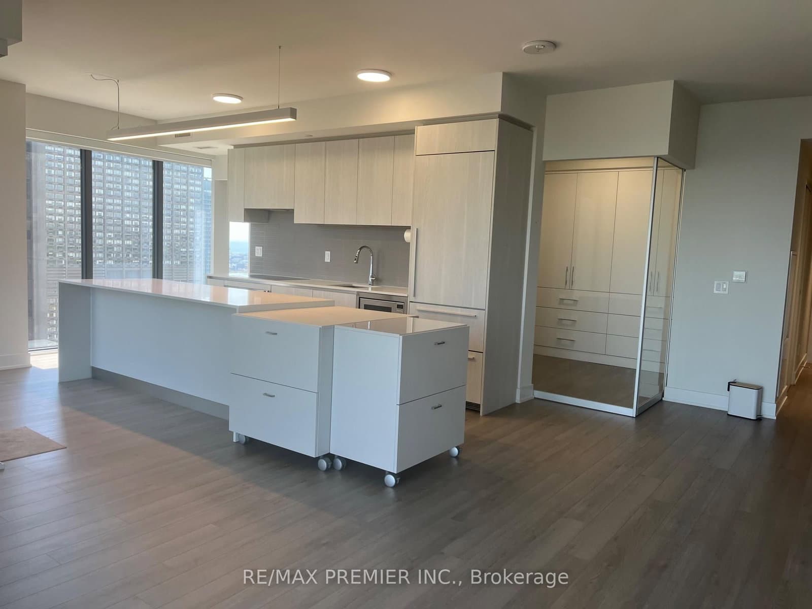 8 Cumberland Street, Unit 3506 thumbnail 3