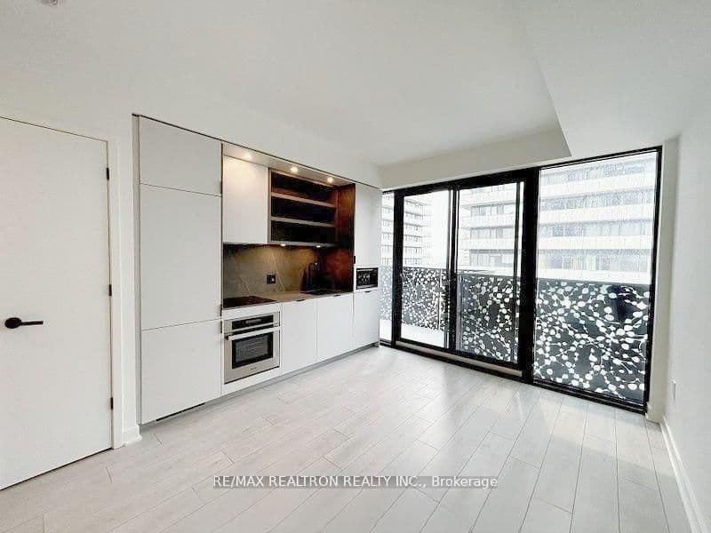 55 Charles Street E, Unit 3111 thumbnail 3