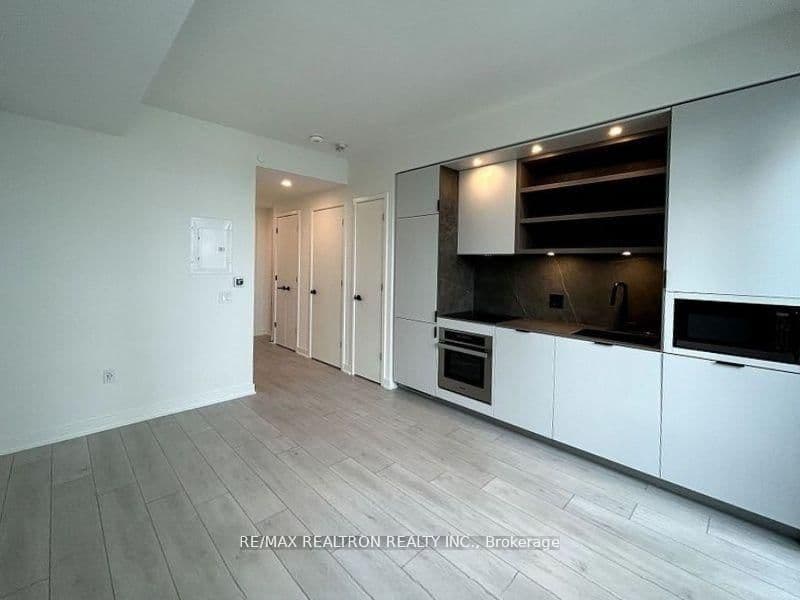 55 Charles Street E, Unit 3111 thumbnail 4